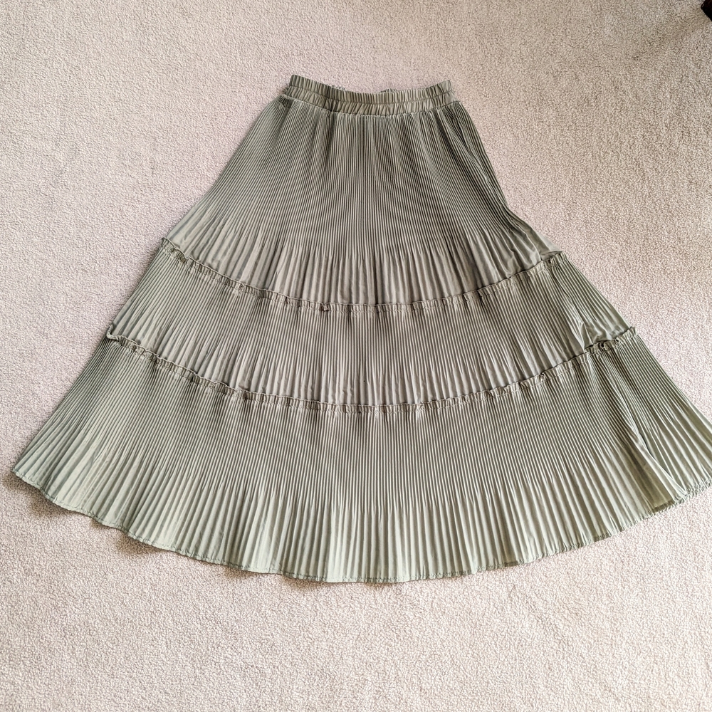 Elegant Olive Green Pleated Skirt